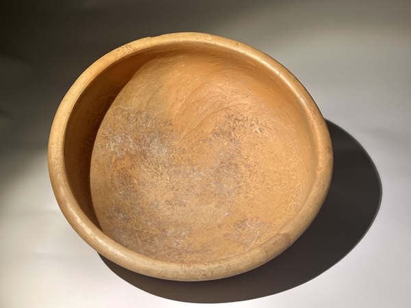 古玩陶瓷馬家窯文化馬家窯類型磨光陶盆拍賣，當(dāng)前價(jià)格3600元