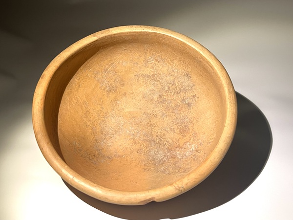 古玩陶瓷馬家窯文化馬家窯類型磨光陶盆拍賣，當(dāng)前價(jià)格3600元