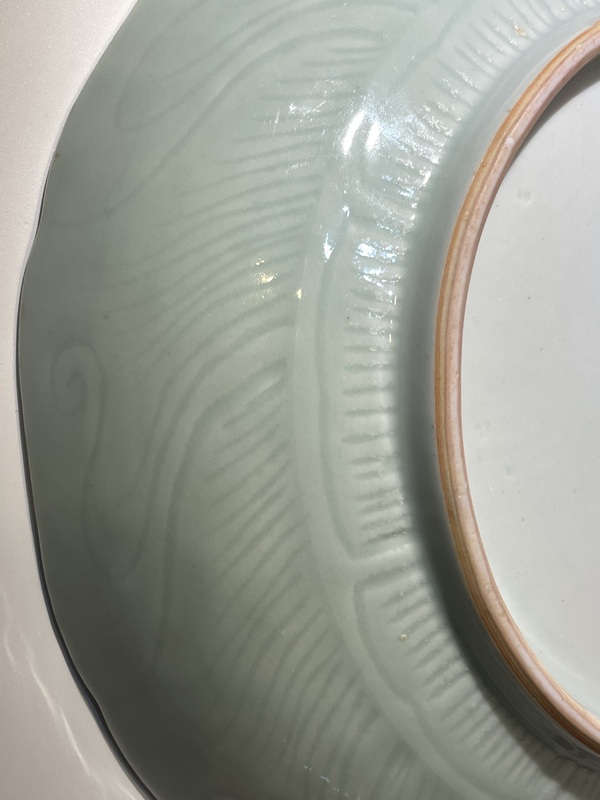 古玩陶瓷乾隆青釉暗刻蓮紋大盤拍賣，當(dāng)前價(jià)格11000元