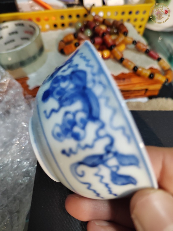 古玩陶瓷清康熙—雍正 青花葡萄紋杯真品鑒賞圖