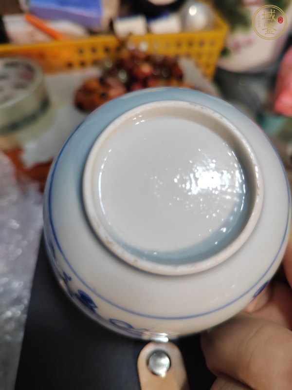 古玩陶瓷清康熙—雍正 青花葡萄紋杯真品鑒賞圖