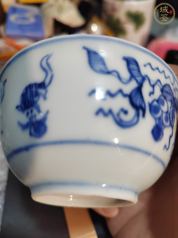 古玩陶瓷清康熙—雍正 青花葡萄紋杯真品鑒賞圖