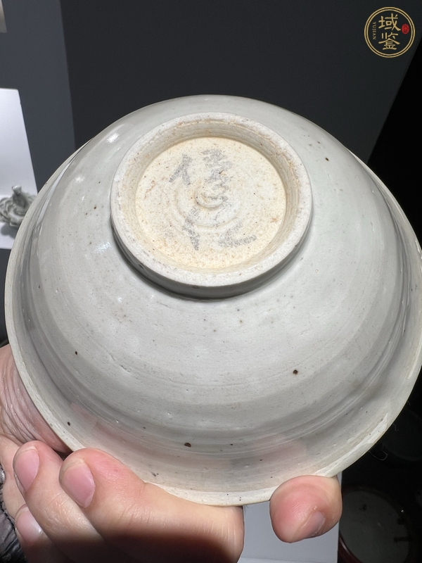 古玩陶瓷青白釉花卉紋碗真品鑒賞圖