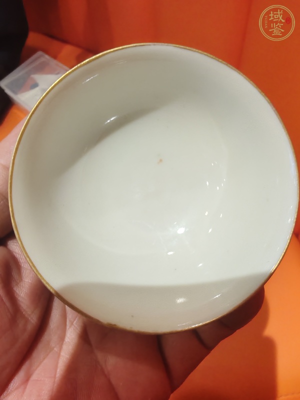 古玩陶瓷日本明治綠釉杯真品鑒賞圖