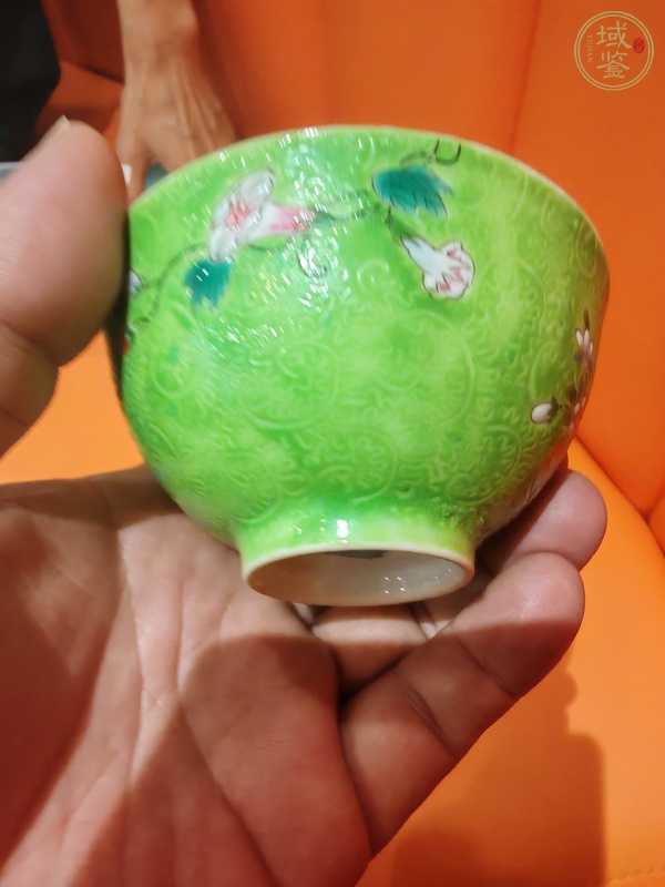 古玩陶瓷日本明治綠釉杯真品鑒賞圖