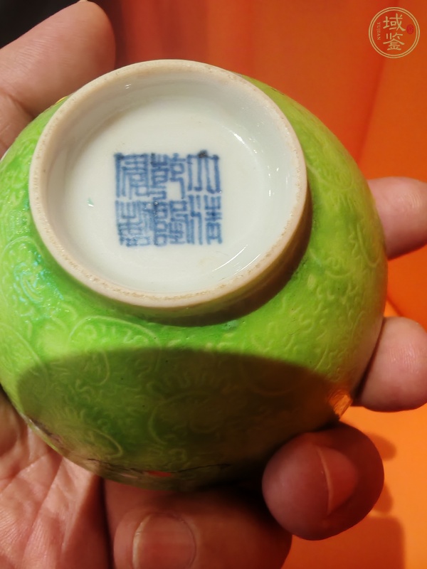 古玩陶瓷日本明治綠釉杯真品鑒賞圖