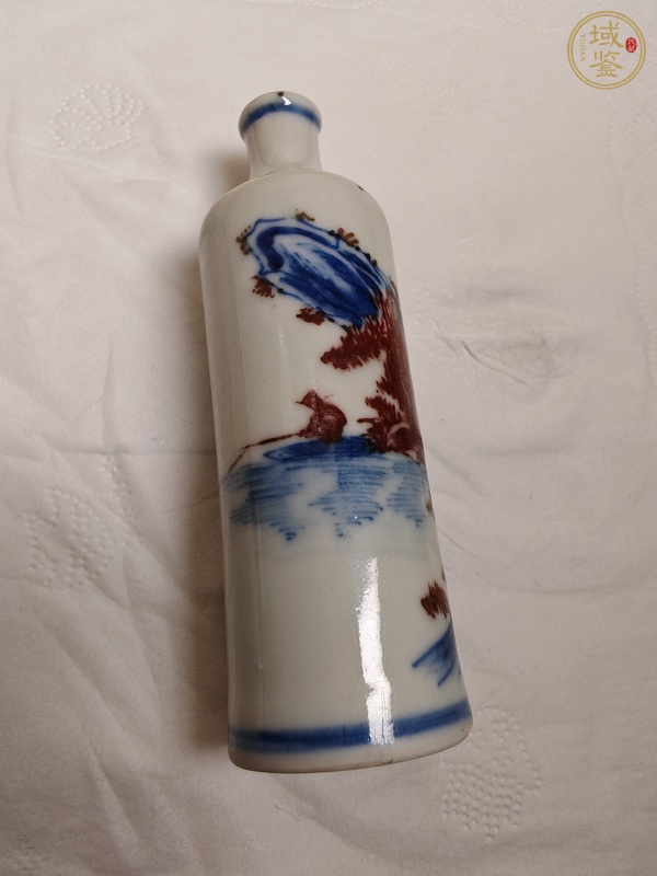古玩陶瓷清中晚·青花釉里紅山水垂釣圖鼻煙壺 真品鑒賞圖
