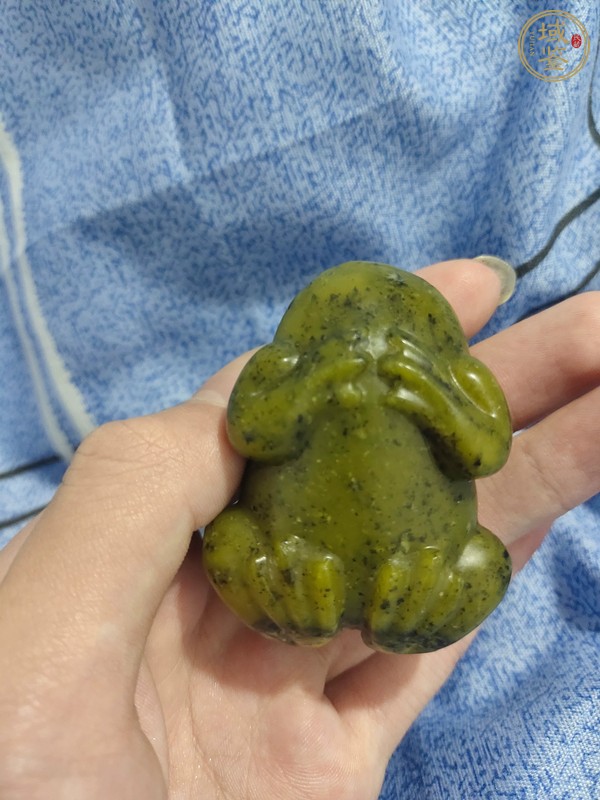 古玩玉器獨(dú)山玉雕“青蛙”把件真品鑒賞圖