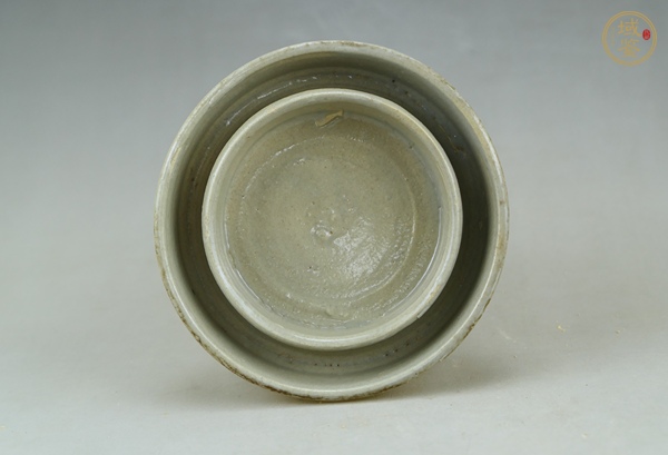 古玩陶瓷龍泉青瓷托盤真品鑒賞圖