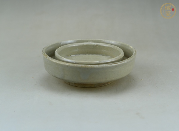 古玩陶瓷龍泉青瓷托盤真品鑒賞圖