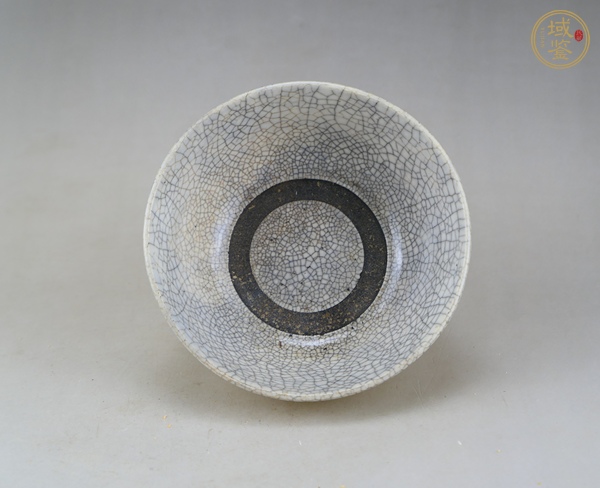 古玩陶瓷哥釉茶碗真品鑒賞圖