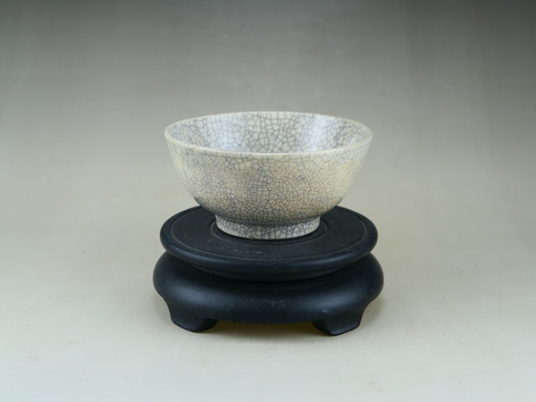 古玩陶瓷清晚期.哥釉茶碗拍賣，當(dāng)前價(jià)格67元