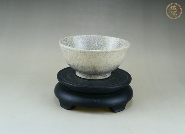 古玩陶瓷哥釉茶碗真品鑒賞圖