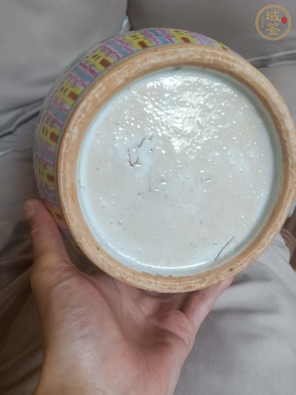 古玩陶瓷清晚期 粉彩喜字紋瓶真品鑒賞圖