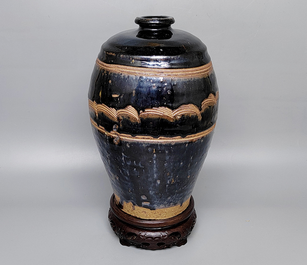 古玩轉(zhuǎn)賣明代窯釉變刻水波紋梅瓶拍賣,當(dāng)前價(jià)格0元
