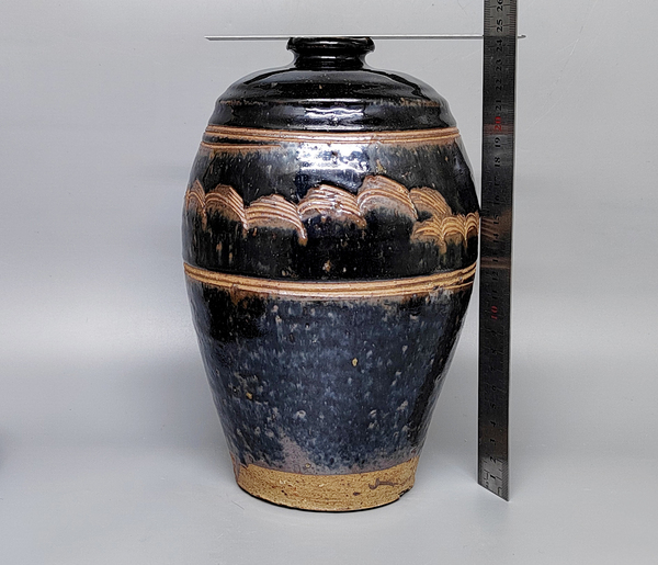 古玩陶瓷明代窯釉變刻水波紋梅瓶拍賣，當(dāng)前價(jià)格228元