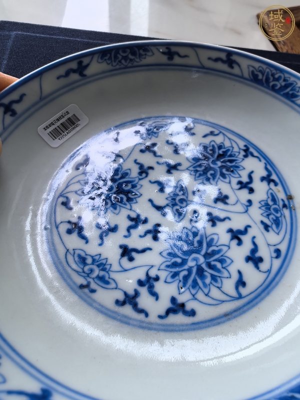 古玩陶瓷青花纏枝蓮盤真品鑒賞圖