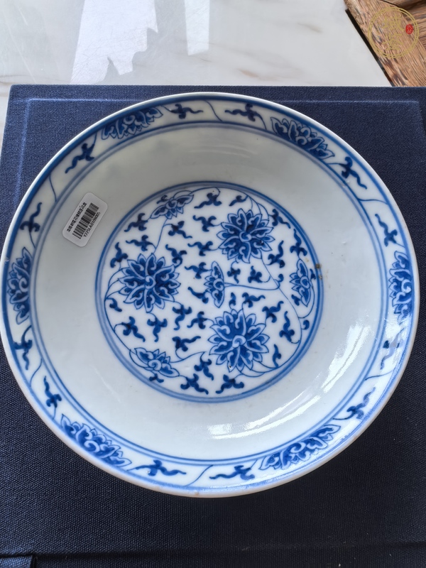 古玩陶瓷青花纏枝蓮盤真品鑒賞圖