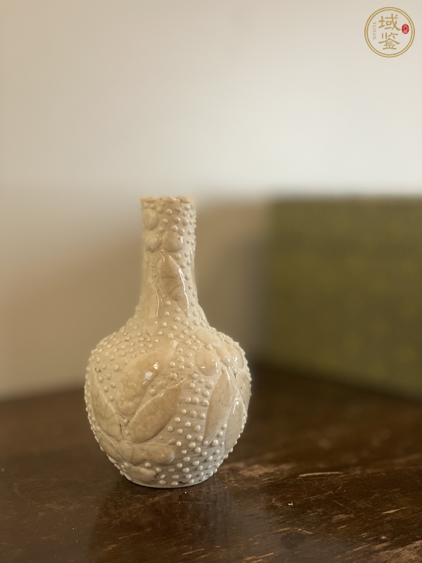 古玩陶瓷白釉珍珠地天球瓶真品鑒賞圖