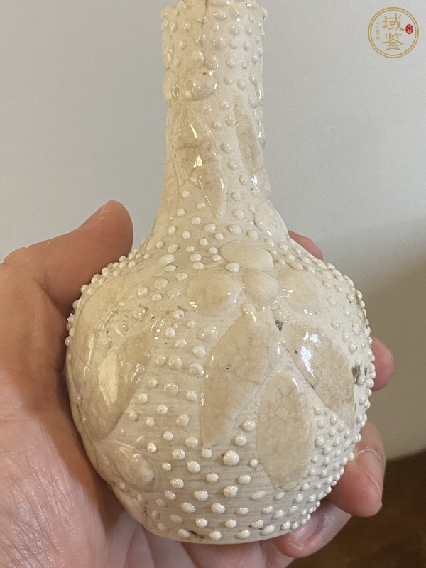 古玩陶瓷白釉珍珠地天球瓶真品鑒賞圖