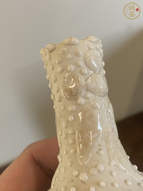 古玩陶瓷白釉珍珠地天球瓶真品鑒賞圖