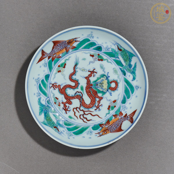 古玩陶瓷青花斗彩魚化龍紋臥盤真品鑒賞圖