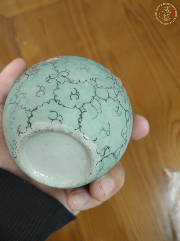 古玩陶瓷松石綠粉彩花卉紋罐真品鑒賞圖