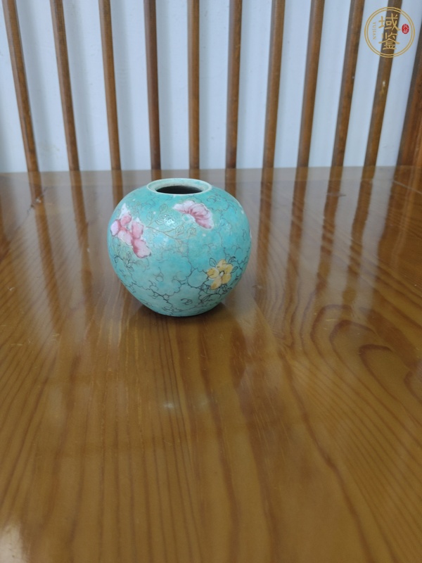 古玩陶瓷松石綠粉彩花卉紋罐真品鑒賞圖