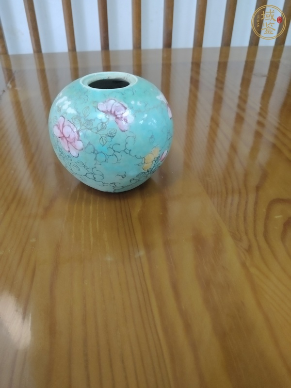 古玩陶瓷松石綠粉彩花卉紋罐真品鑒賞圖