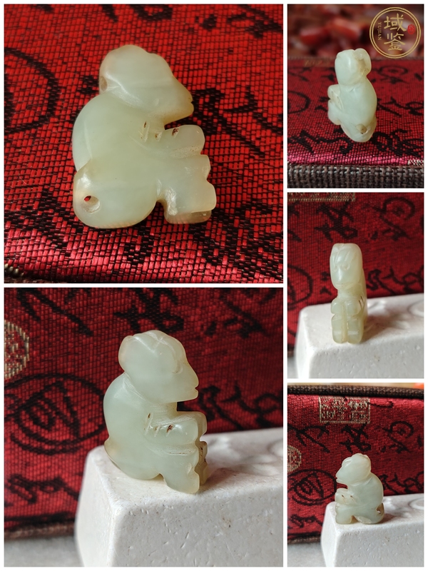古玩玉器岫玉雕“猴子”掛墜真品鑒賞圖