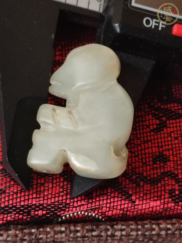 古玩玉器岫玉雕“猴子”掛墜真品鑒賞圖