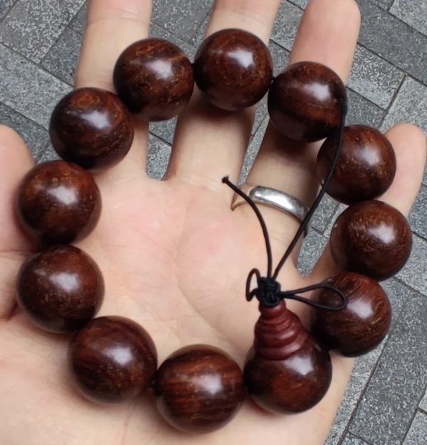 古玩玉器天然“小葉紫檀”手串拍賣，當前價格888元