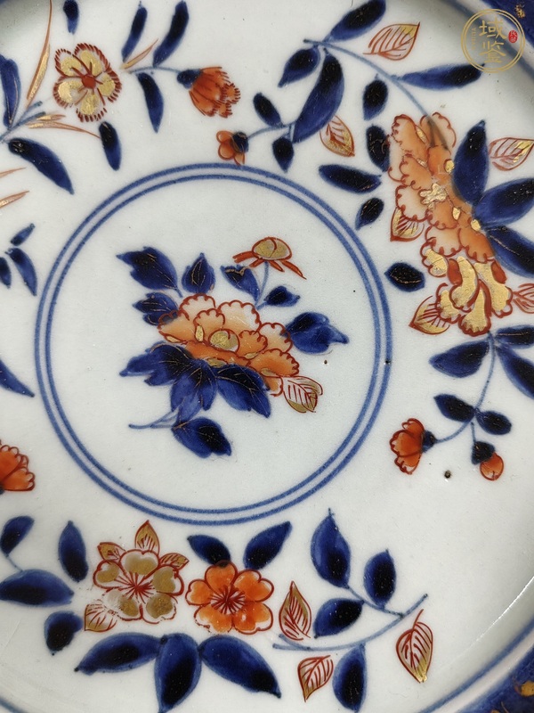 古玩陶瓷青花礬紅描金花卉紋盤真品鑒賞圖