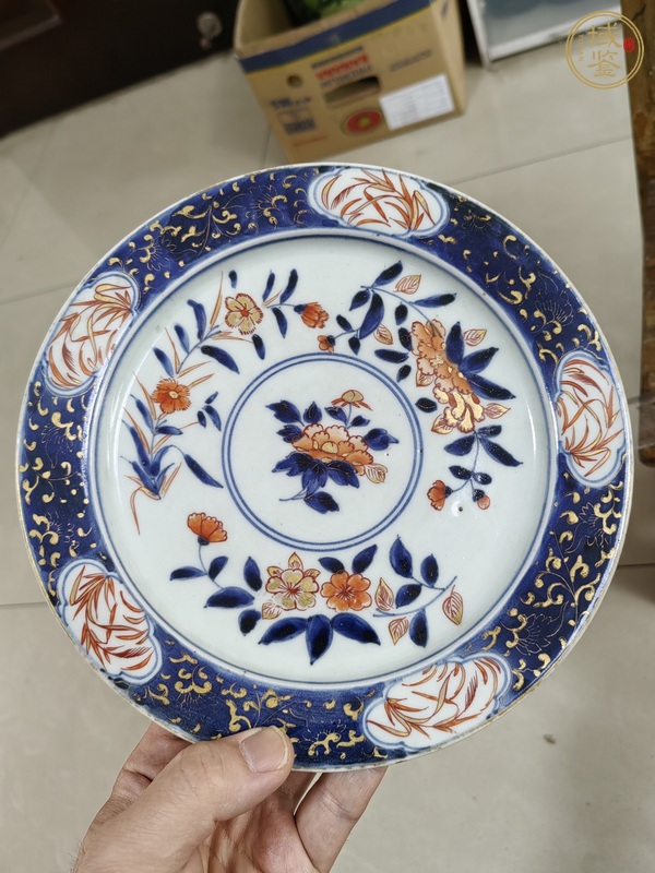 古玩陶瓷青花礬紅描金花卉紋盤真品鑒賞圖