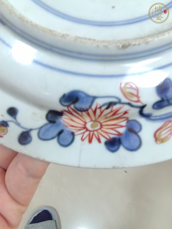 古玩陶瓷青花礬紅描金花卉紋盤真品鑒賞圖