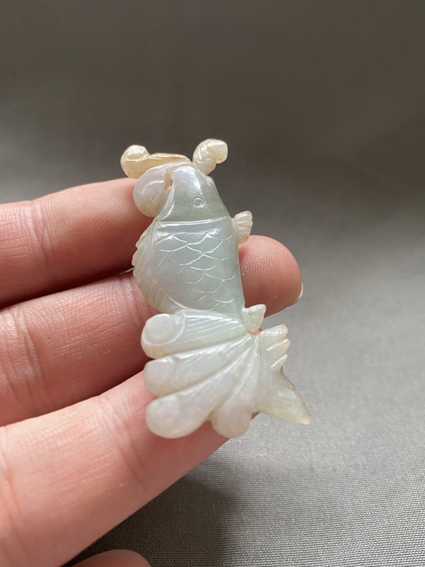古玩玉器創(chuàng)匯期翡翠雕“魚形”掛件拍賣，當(dāng)前價格2800元