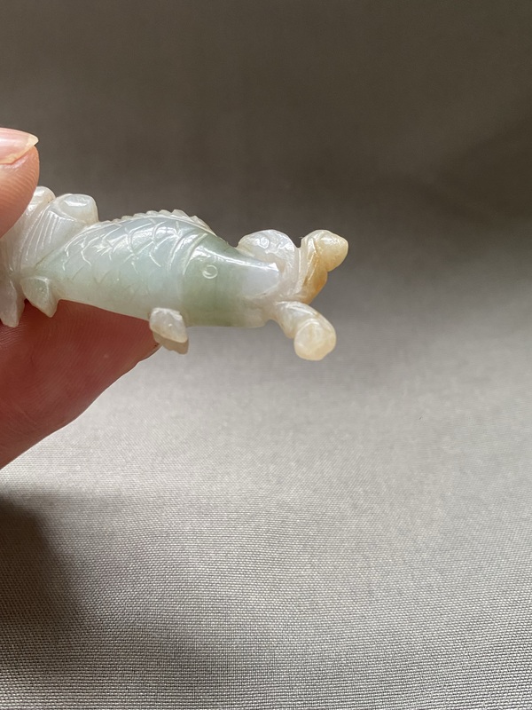 古玩玉器創(chuàng)匯期翡翠雕“魚形”掛件拍賣，當(dāng)前價格2800元