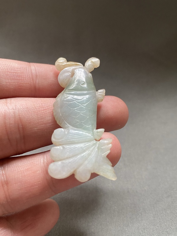 古玩玉器創(chuàng)匯期翡翠雕“魚形”掛件拍賣，當(dāng)前價格2800元
