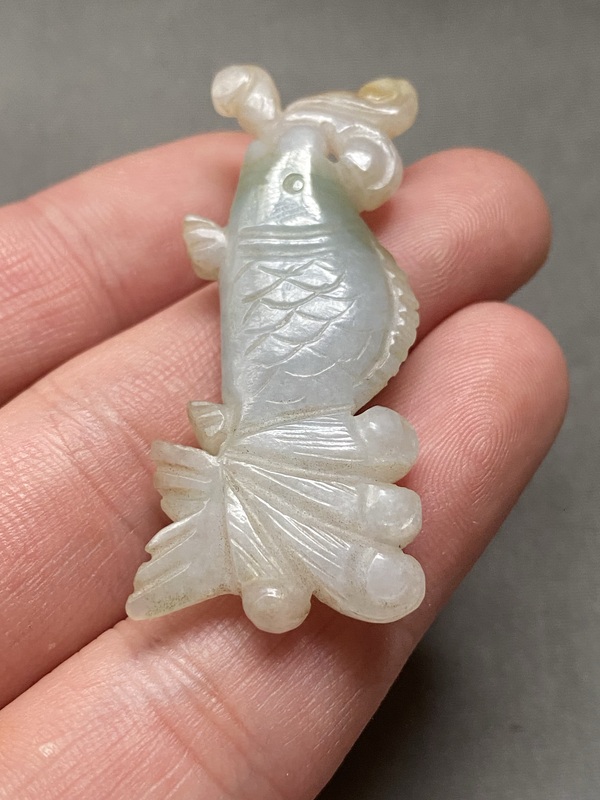 古玩玉器創(chuàng)匯期翡翠雕“魚形”掛件拍賣，當(dāng)前價格2800元