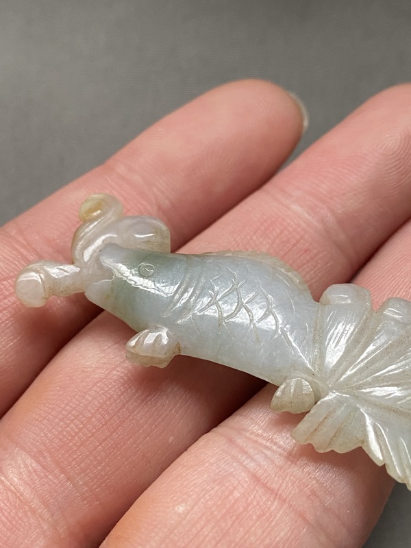 古玩玉器創(chuàng)匯期翡翠雕“魚形”掛件拍賣，當(dāng)前價格2800元
