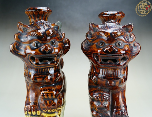 古玩陶瓷醬釉獅子燭臺真品鑒賞圖