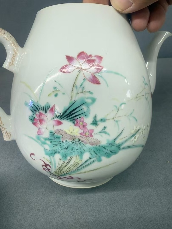 古玩陶瓷乾隆 粉彩執(zhí)壺?大奶杯兩件拍賣，當(dāng)前價(jià)格8800元