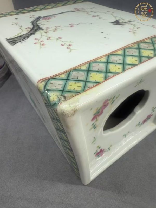 古玩陶瓷花鳥紋粉彩瓷枕真品鑒賞圖