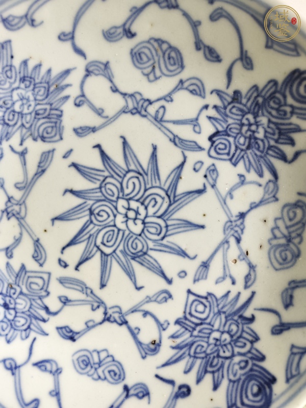 古玩陶瓷清中期青花花卉紋盤真品鑒賞圖