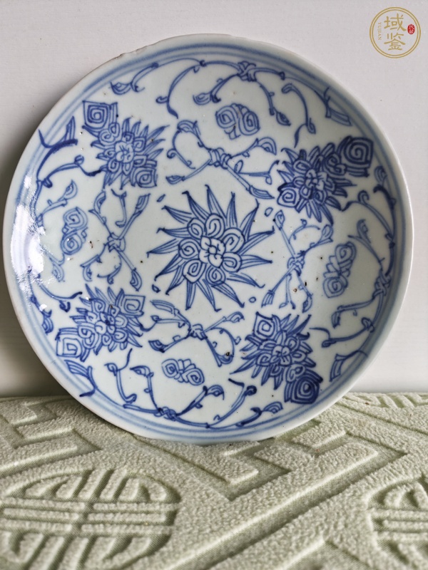 古玩陶瓷清中期青花花卉紋盤真品鑒賞圖