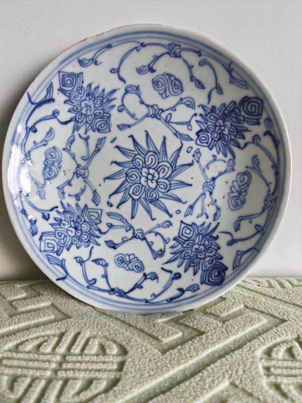 古玩轉(zhuǎn)賣清中期青花花卉紋盤拍賣，當(dāng)前價格680元