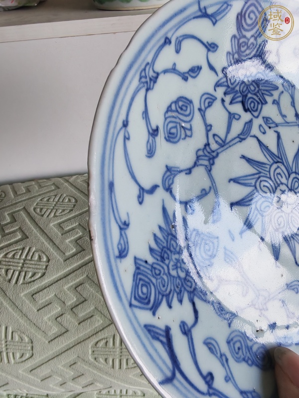 古玩陶瓷清中期青花花卉紋盤真品鑒賞圖