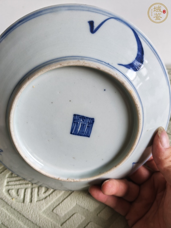 古玩陶瓷清中期青花花卉紋盤真品鑒賞圖