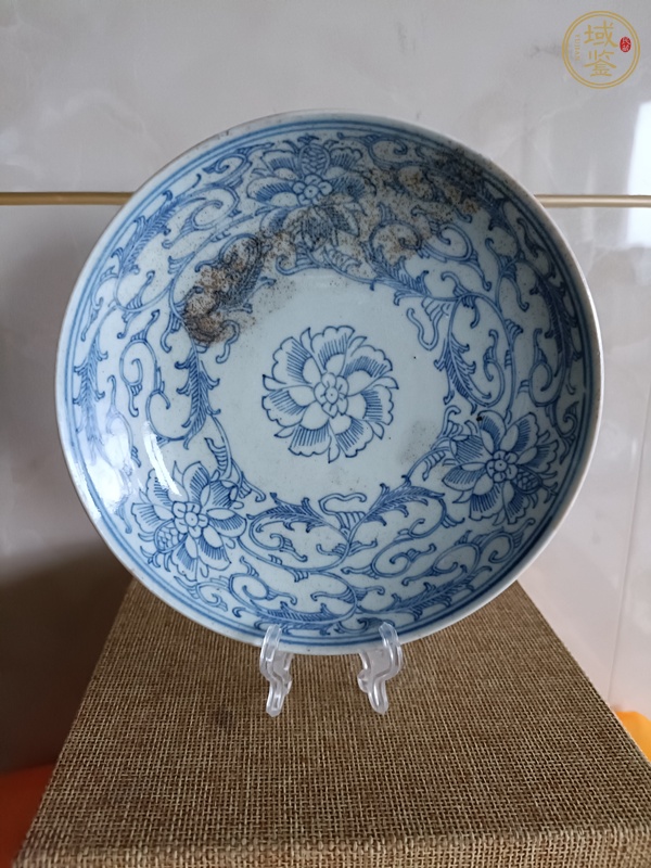 古玩陶瓷乾隆淡描青花盤真品鑒賞圖