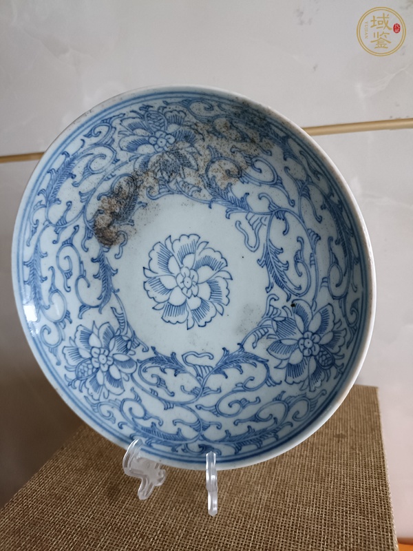 古玩陶瓷乾隆淡描青花盤真品鑒賞圖